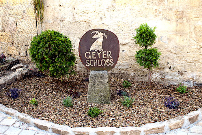 Geyer-Schloss Signet
